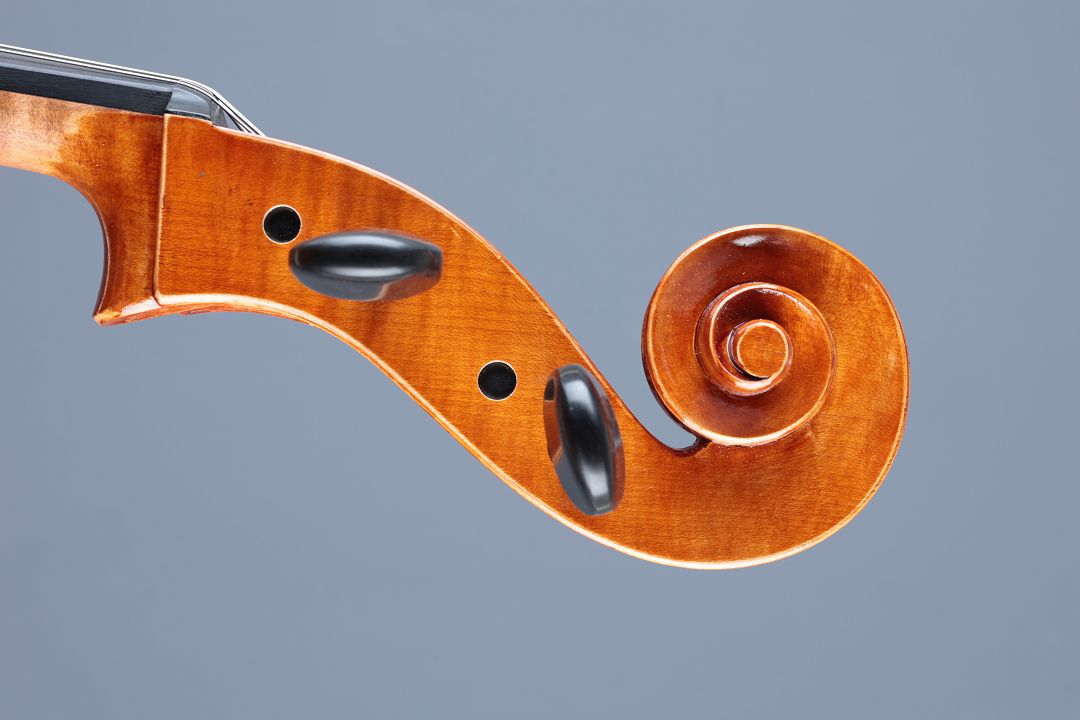 Leonhardt Rainer W. - Mittenwald Anno 2025 - Die leichte Flamme -7/8 Cello - C-404